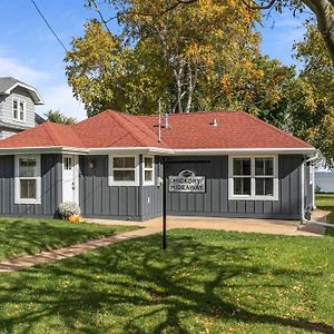 Hickory Hideaway- Dock On Lake Winnebago Ошкош Exterior photo