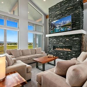 Luxury Home With Spectacular Rocky Mountain Views! Итон Exterior photo