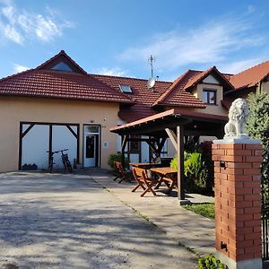 Bed and Breakfast Lwi Dworek Ld Ярослав Exterior photo