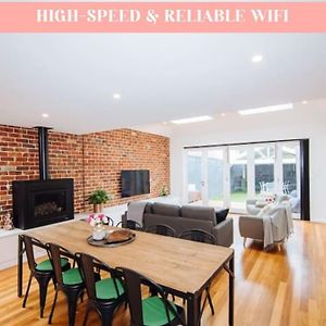 Sensational Renovated Cottage In Beautiful Seddon Мельбурн Exterior photo