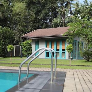 J Villa Гампаха Exterior photo