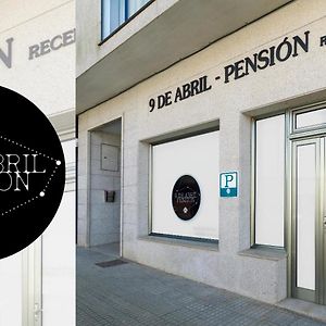 Отель Pension 9 De Abril Педрусо Exterior photo