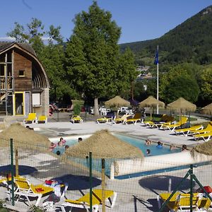 Village De Gites Le Colombier Манд Exterior photo