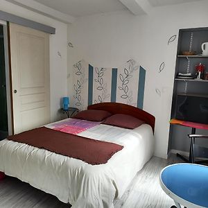 Апартаменты Chambre Pour 2 Personnes A Formigny Rdc Exterior photo