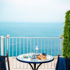 Bed and Breakfast La Divina Amalfi Coast Праяно Exterior photo