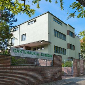 Отель Gaestehaus Am Klinikum Галль Exterior photo