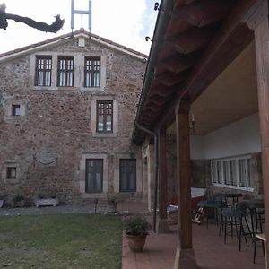 Posada La Estela De Barros Corrales De Buelna Exterior photo