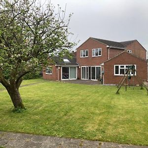Fully Accessible Hampshire Home Уотерлувилл Exterior photo