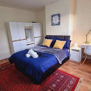 Отель Bright Sunny, Double Bed With Garden, Tv And Wi-Fi Лидс Exterior photo