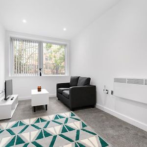Modern 1 Bedroom Apartment In Central Newbury Ньюбери Exterior photo