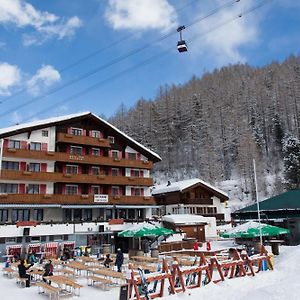 Hotel The Larix Ski-In Ski-Out Зас-Фе Exterior photo