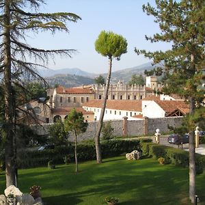 Hotel Certosa Падула Exterior photo