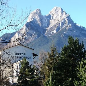 Отель Hostal Pedraforca Сальдес Exterior photo