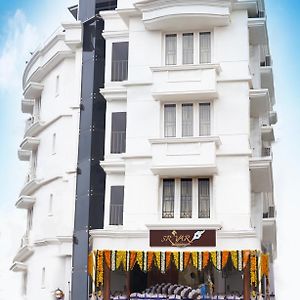 Srivar Hotels Гуруваюр Exterior photo