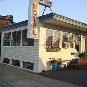 Town & Beach Motel Фолмут Exterior photo