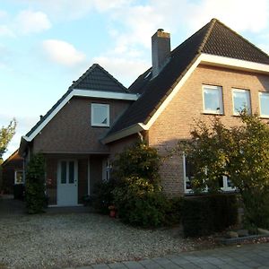 Bed and Breakfast In De Wolken Giessenburg Exterior photo