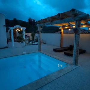 Bed and Breakfast La Demeure D'Aphrodite Babeau-Bouldoux Exterior photo