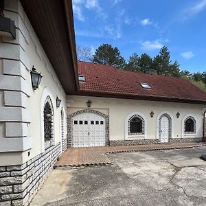 Отель Veszpremvoelgyi Kuria Exterior photo