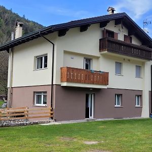 Апартаменты Casa Vescovi Tiarno di Sopra Exterior photo