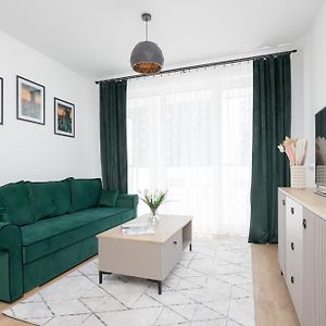 Ursus Apartment With Parking In Warsaw By Rent Like Home Exterior photo
