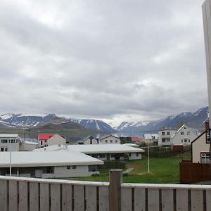 The Guesthouse By The Fjord Thingeyri Room photo