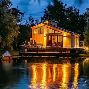 Woad Mill Lakeside Lodges Бостон Exterior photo