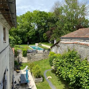 Bed and Breakfast Le Clos Des Grands Frenes Пон Exterior photo