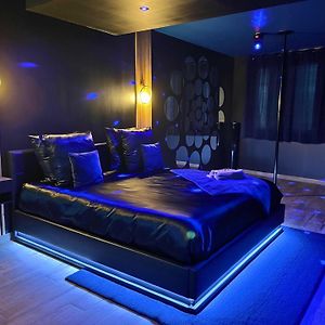 Suite Casanova Avec Spa & Escape Love Game - Doux Bleu Jeux Ньор Exterior photo