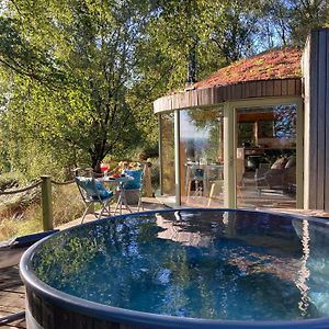 Luxury Romantic Roundhouse And Hot Tub For Two Глазго Exterior photo