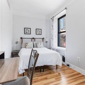Lovely 2-Bedroom Renovated Midtown West Нью-Йорк Exterior photo