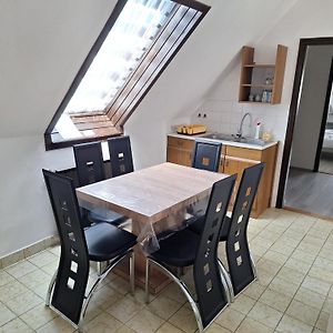 Отель Aniiza Apartman Эрвеньеш Exterior photo