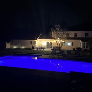 Вилла The Lindsay Luxurious Estate: Heated Pool, Hot Tub, Huge Yard Вэдинг Рива Exterior photo
