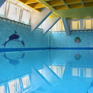 Blue Dolphin Apartment - Private Indoor Pool And Garden Near Beach Сплит Exterior photo