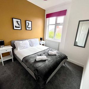 Large 3 Bedroom Flat Ньюкасл-апон-Тайн Exterior photo
