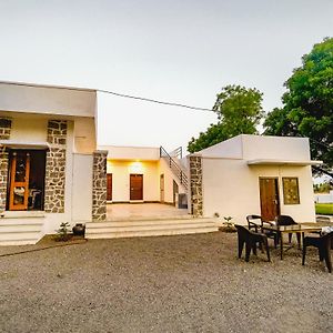 Отель Jawai Sanderao Farms Exterior photo