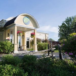 Отель Auberge West Brome Exterior photo