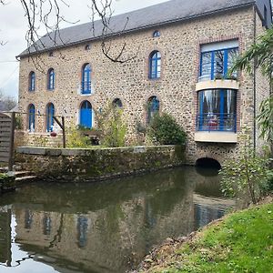 Апартаменты Le Moulin De Meral Montsurs Exterior photo