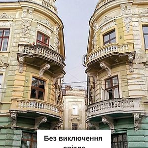 Apart Hotel На Франка Черновцы Exterior photo