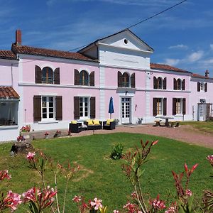 Bed and Breakfast Maison Rouge Сен-Жан-д'Анжели Exterior photo