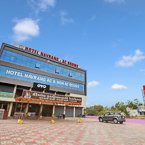 Oyo Hotel Navrang Halol Exterior photo