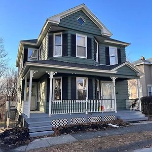 Large 4Bd, 2Bath Victorian Home Near Downtown Вустер Exterior photo