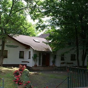 Отель Trofea Vendeghaz Бюкксенткерест Exterior photo