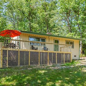 Вилла River Access Cabin W Hot Tub, Deck, Grill, & Wifi Лурей Exterior photo