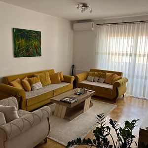 J&D Apartment Prishtina - 1 Double & 2 Single Beds Приштина Exterior photo