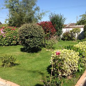 Bed and Breakfast Le Jardin Des Poules Thietreville Exterior photo