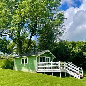 Bed and Breakfast La Paix, Chalet De Charme Dans Le Bocage Normand Conde-sur-Noireau Exterior photo