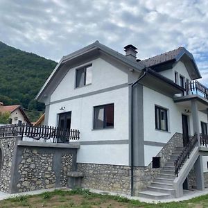 Dolodge Homestead In The Kolpa River Canyon Stari Trg ob Kolpi Exterior photo