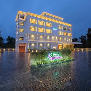 Отель Park Residency Puthuppally Puthupalli Exterior photo