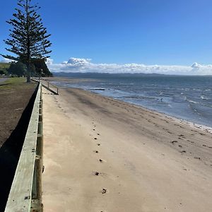 Вилла Stunning Beachfront Bach! Manukau Heads Exterior photo