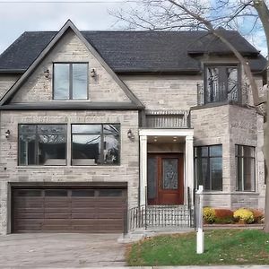 Отель Beautiful House Near North York Center Торонто Exterior photo